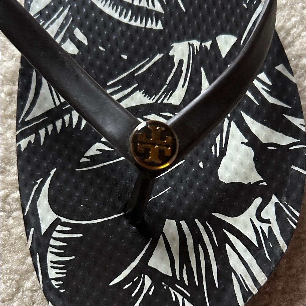 Tory Burch Black & White Tropical Logo Flip Flops - Picture 3 of 4